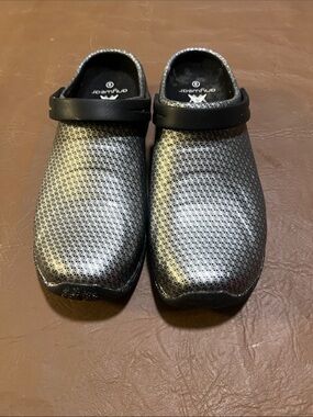 Unbranded Women’s Metallic Gray Slip-On Clog- see description